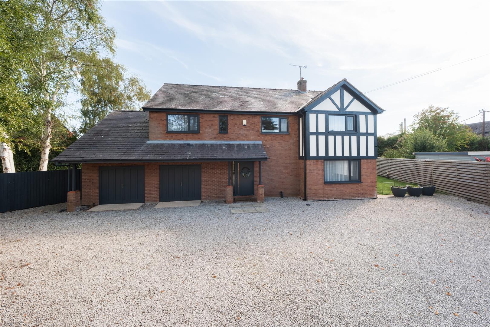 4 bedroom  Detached House for Sale in Bunbury Heath